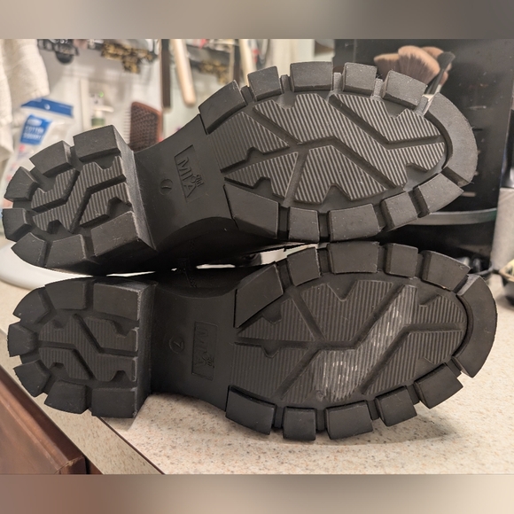 MIA Black Combat Boot Lace Up, Size 7 - Picture 6 of 6